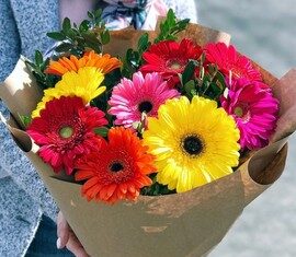 Букеты гербер с доставкой: яркие краски природы в каждом бутоне