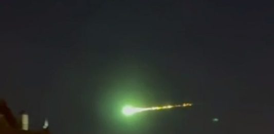 Зелёный огненный шар над Москвой! Нечто пронеслось по небу — метеорит, НЛО или что-то иное?