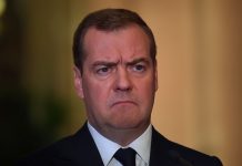 «15 гигабайт в одни руки»: Минцифры объявило войну VPN и заграничному трафику, эксперты предрекают обрушение Рунета