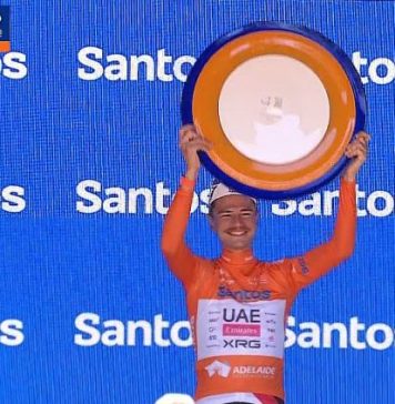 Несмотря на кенгуру и падения и сходы товарищей по команде Джей Вайн одерживает победу на Туре Даун Андер-2026