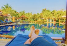 Мир, жвачка, шезлонг: стали известны подробности инцидента с нападением британцев на семью из России