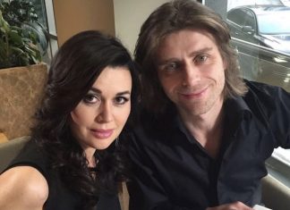 Золотые локоны и макияж: 7-летняя дочь Заворотнюк и Чернышева очаровала всех на автограф-сессии