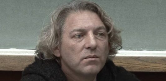 Скончался ведущий «Вечернего Урганта» и продюсер Александр Олейников