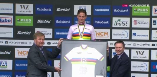 Матье ван дер Пул завоевал в Хюлсте рекордный восьмой титул чемпиона мира по велокроссу