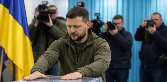 Почему Зеленский увиливает от выборов на Украине и пытается референдумом о мирных переговорах снять с себя ответственность