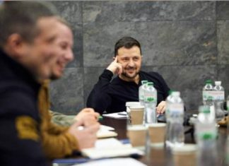 Есть «крайний»: на Западе раскрыли выгоду Зеленского от потерь территорий в боях