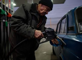 «Радуйтесь, что бензин в России подорожал всего на 3%»: эксперты назвали 6 причин повышения цен на российское топливо и сравнили ситуацию с США