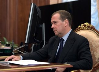 Мобилизация в России после выборов вранье и провокация! Дмитрий Медведев снова опроверг слухи о новой мобилизации — БлокнотРУ — Мобилизация в России 2026 последние новости. Будет ли мобилизация в 2026 в России? Мобилизация в России. Мобилизация 2026. Мобилизация в России 2026. Мобилизации. Будет ли мобилизация? Мобилизация новости. Новости о мобилизации. Будет ли мобилизация в 2026? Мобилизации. Будет ли мобилизация? Будет ли мобилизация в РФ в 2026? Мобилизация в России последние новости. Мобилизация новости на сегодня.