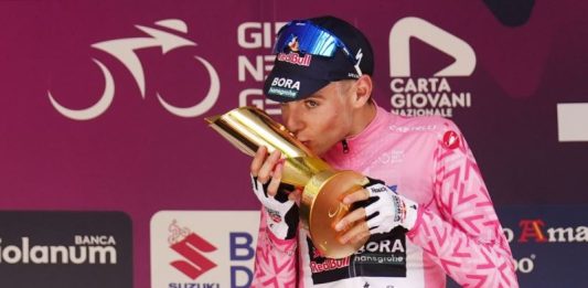 Лоренцо Финн — победитель Giro Next Gen-2026