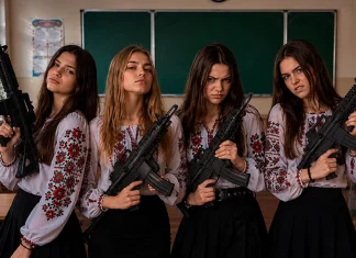 «Русские хуже животных»: украинских школьниц готовят на роль зомби-солдат