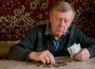 «И ни в чем себе не отказывай, Толя-ваучер»: пенсию сбежавшего из России Чубайса сократили до прожиточного минимума