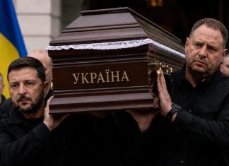 «Дела очень плохи»: на Украине поняли, почему Зеленский ходит в робе похоронного бюро