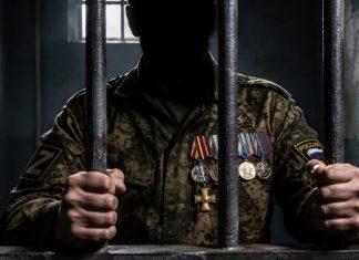 «Хотел поговорить по-мужски»: в Приморье ветеран СВО вступился за пенсионерку и оказался в СИЗО