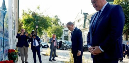 «Почтил память ВСУшников»: глава МИД Азербайджана прилетел в Киев к «союзнику» — БлокнотРУ — Новости Азербайджана. Азербайджан новости. Азербайджан и России новости сегодня 2026. Азербайджан. Азербайджан и Россия отношения сегодня. Азербайджан и Россия. Азербайджан новости сегодня. Азербайджан и Россия. Азербайджан новости на сегодня. Депортация Азербайджанцев из России.