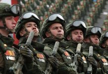 На границах тучи ходят хмуро: Путин увеличил численность Вооруженных сил России