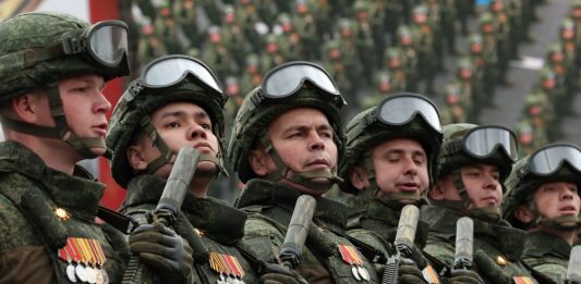 На границах тучи ходят хмуро: Путин увеличил численность Вооруженных сил России